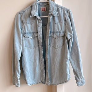 Levis Light Wash Denim Button down shirt
